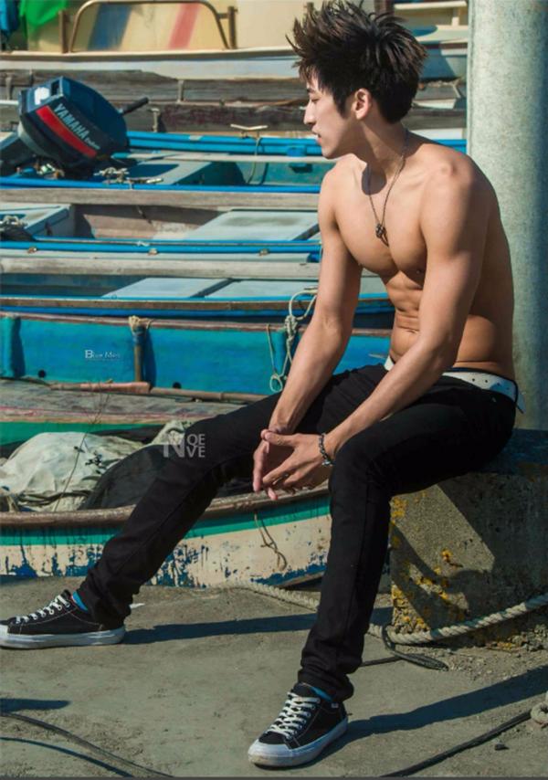 Whoseman-4-明星教練男丁格爾-芬達-全裸非全見寫真書